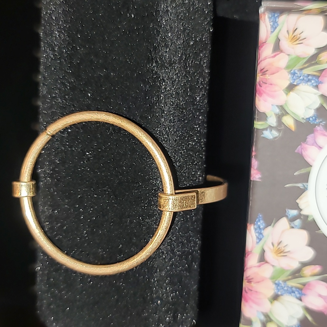 Nwt Designer Plunder Gold Jersey Bracelet 9$